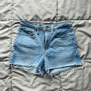 NWOT Levi’s High Rise Distressed Shorts
